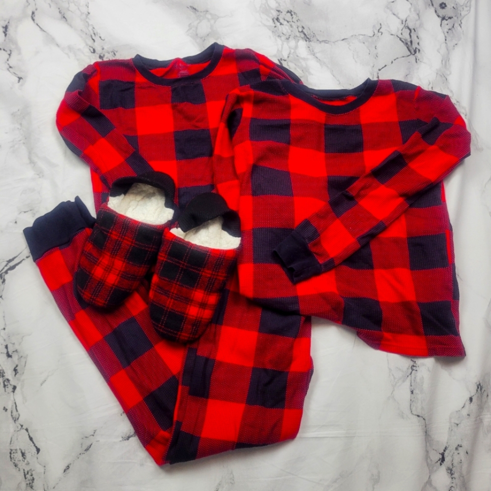 Flannel Plaid Holiday kids Unisex red and black pajamas set lot with slippers 14